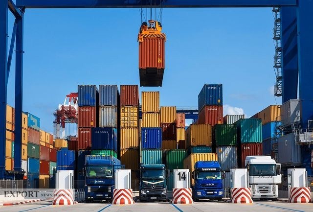 تراز تجاری کشور تا نیمه آذر ماه منفی دو میلیارد دلار است/گمرک مسئول مستقیم کنترل اسناد واردات و صادرات