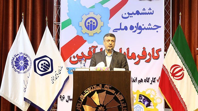 کارگران و کارفرمایان در تصمیمگیریهای تأمین اجتماعی دخیل شوند کارگران و کارفرمایان در تصمیمگیریهای تأمین اجتماعی دخیل شوند