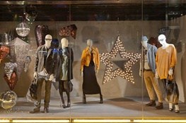 تنوع و ارزانی پوشاک خارجی نسبت به تولیدات داخلی عامل تمایل مصرفکنندهها برای خرید است تنوع و ارزانی پوشاک خارجی نسبت به تولیدات داخلی عامل تمایل مصرفکنندهها برای خرید است