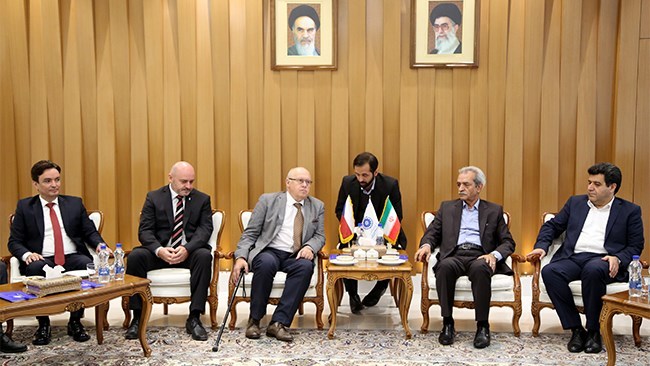 چک به تداوم همکاریهای اقتصادی با ایران علاقهمند است چک به تداوم همکاریهای اقتصادی با ایران علاقهمند است