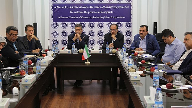 ابهامات بخشنامههای ارزی عامل سردرگمی صادرکنندگان است ابهامات بخشنامههای ارزی عامل سردرگمی صادرکنندگان است