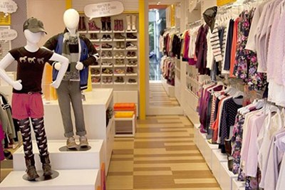 واردات پوشاک ممنوع شد ولی قاچاق متوقف نشد واردات پوشاک ممنوع شد ولی قاچاق متوقف نشد