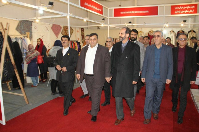 فعالان صنف پوشاک ،از توانمندی های تولیدی و نساجی داخلی در نمایشگاه بین المللی پوشاک دیدن کردند فعالان صنف پوشاک ،از توانمندی های تولیدی و نساجی داخلی در نمایشگاه بین المللی پوشاک دیدن کردند