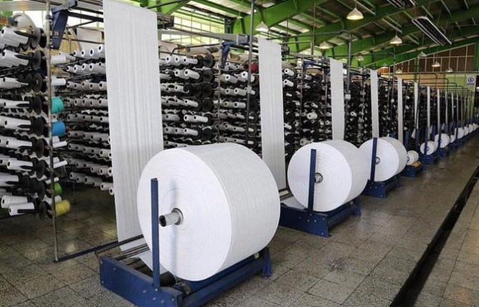 از اشتغالزایی در صنعت نساجی غافل نشویم از اشتغالزایی در صنعت نساجی غافل نشویم