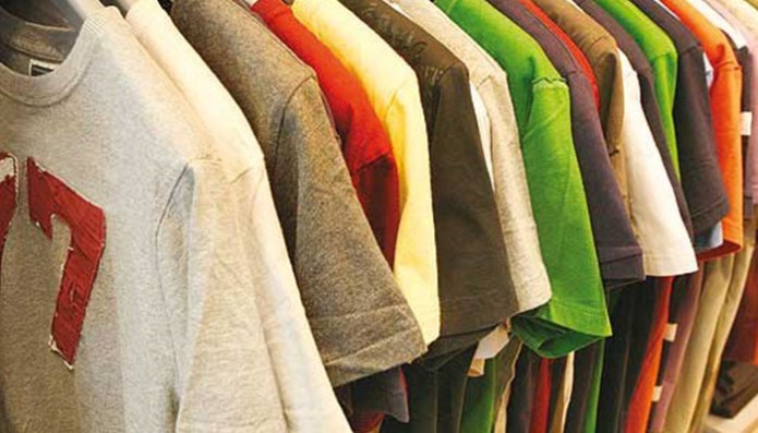 دلار ۴۲۰۰ تومانی به پوشاک رسید دلار ۴۲۰۰ تومانی به پوشاک رسید