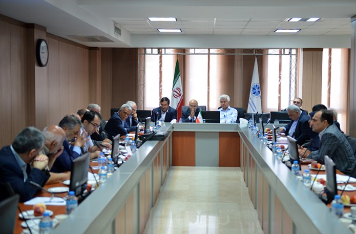 همکاری دولت و بخش خصوصی در تدوین بسته حمایت از تولید همکاری دولت و بخش خصوصی در تدوین بسته حمایت از تولید