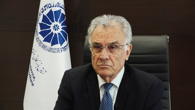 صادرکنندگان بخش خصوصی را آزاد بگذارید صادرکنندگان بخش خصوصی را آزاد بگذارید