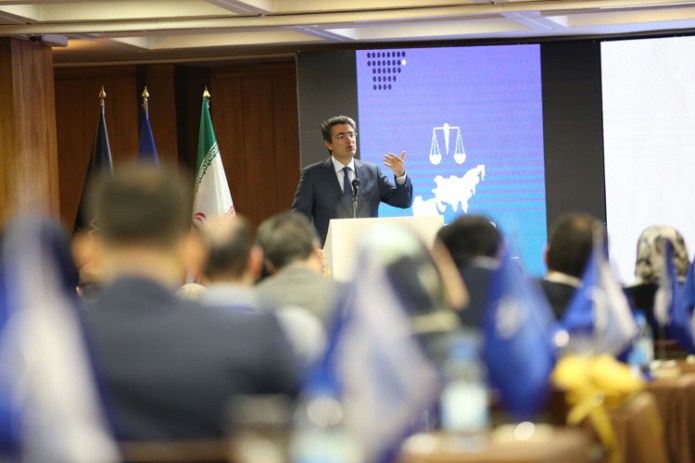 نهادهای قانونی به کارخانه تولید قوانین و مقررات تبدیلشدهاند نهادهای قانونی به کارخانه تولید قوانین و مقررات تبدیلشدهاند