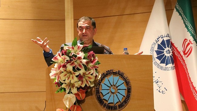 با وجود مشکلات ارزی، صادرات هر روز دشوارتر میشود با وجود مشکلات ارزی، صادرات هر روز دشوارتر میشود