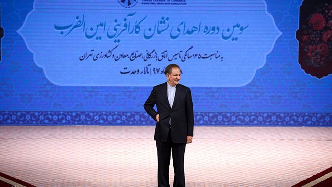 حل مشکل نقدینگی واحدهای تولیدی در دستور کار دولت است حل مشکل نقدینگی واحدهای تولیدی در دستور کار دولت است