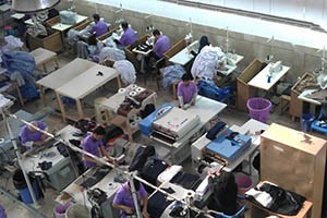 قاچاق پوشاک ۲۶۰ هزار کارگر را بیکار کرد قاچاق پوشاک ۲۶۰ هزار کارگر را بیکار کرد