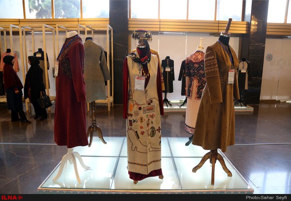 اولویت ٣٤,٤ درصد از افراد خرید پوشاک داخلی است اولویت ٣٤,٤ درصد از افراد خرید پوشاک داخلی است