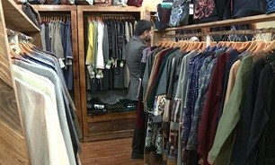 ۳۰ درصد بازار پوشاک در اختیار کالای قاچاق قرار دارد / برخورد با عرضه پوشاک قاچاق ادامه یابد ۳۰ درصد بازار پوشاک در اختیار کالای قاچاق قرار دارد / برخورد با عرضه پوشاک قاچاق ادامه یابد