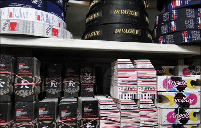 جلوهگری برندهای خارجی تقلبی در بازار پوشاک جلوهگری برندهای خارجی تقلبی در بازار پوشاک