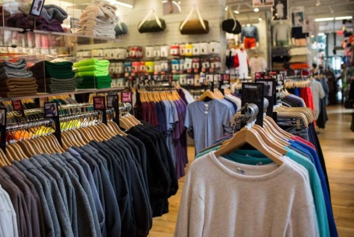 کد خبر: ۱۸۳۳۰۹ تاریخ انتشار: ۱۳:۱۵ - ۰۸ مرداد ۱۳۹۸ ممنوعیت واردات پوشاک چه دستاوردی داشت؟/ کاهش قدرت خرید مردم، پاشنه آشیل پوشاک داخل کد خبر: ۱۸۳۳۰۹ تاریخ انتشار: ۱۳:۱۵ - ۰۸ مرداد ۱۳۹۸ ممنوعیت واردات پوشاک چه دستاوردی داشت؟/ کاهش قدرت خرید مردم، پاشنه آشیل پوشاک داخل