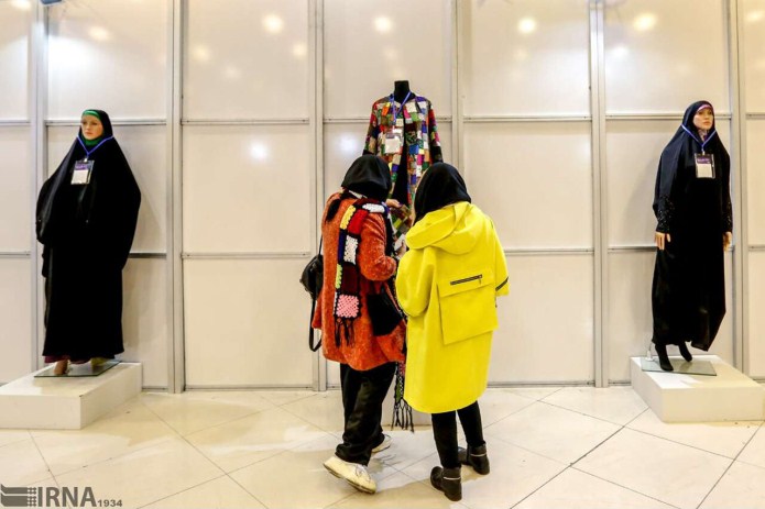 نیاز به ۵۰ میلیون دلار سرمایهگذاری تا خودکفایی در تولید چادر مشکی نیاز به ۵۰ میلیون دلار سرمایهگذاری تا خودکفایی در تولید چادر مشکی