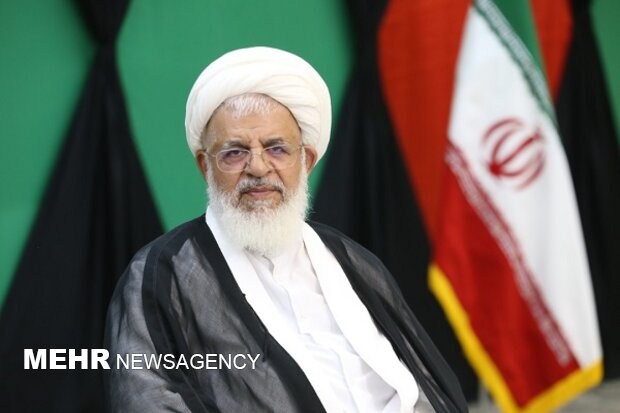 امام جمعه یزد: کمیته امداد یزد به راهاندازی صنعت پوشاک ورود کند امام جمعه یزد: کمیته امداد یزد به راهاندازی صنعت پوشاک ورود کند