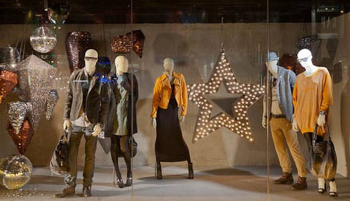 هر نوع پوشاک خارجی در بازار «قاچاق» است هر نوع پوشاک خارجی در بازار «قاچاق» است