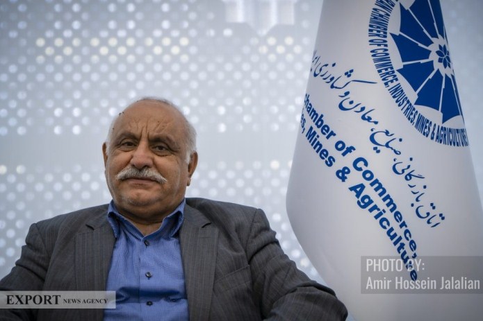 نوسانات نرخ ارز سرمایهها را از مسیر تولید و صادرات فراری داد نوسانات نرخ ارز سرمایهها را از مسیر تولید و صادرات فراری داد