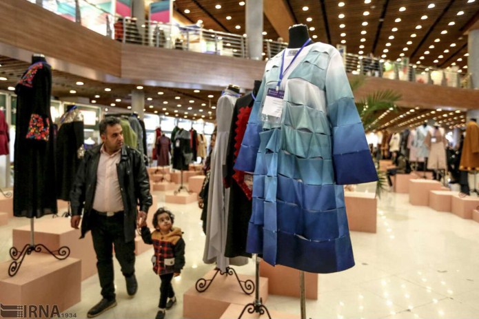 ورود سالانه ۶۰۰ میلیون دلار پوشاک قاچاق به کشور ورود سالانه ۶۰۰ میلیون دلار پوشاک قاچاق به کشور