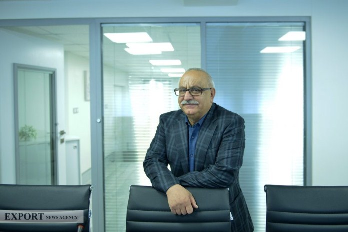 بخشنامههای دست و پاگیر مانع افزایش صادرات / صادرات با افزایش نرخ ارز باید از 100 میلیارد دلار عبور میکرد بخشنامههای دست و پاگیر مانع افزایش صادرات / صادرات با افزایش نرخ ارز باید از 100 میلیارد دلار عبور میکرد