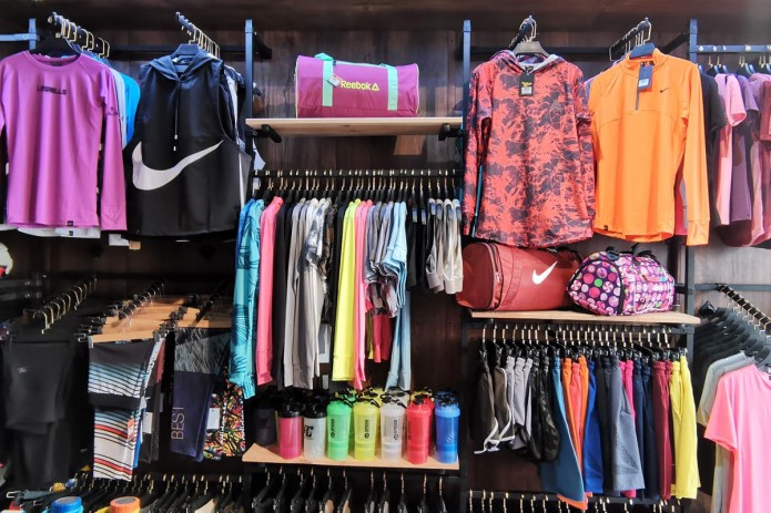 پشت پرده پوشاک ۲۰۰ هزار تومانی/ طرح برخورد با پوشاک قاچاق متوقف شد پشت پرده پوشاک ۲۰۰ هزار تومانی/ طرح برخورد با پوشاک قاچاق متوقف شد