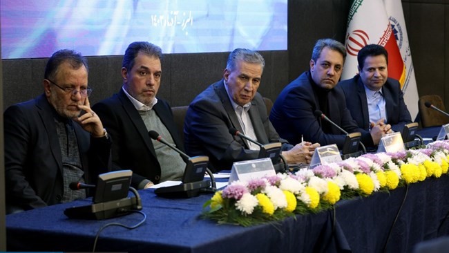 بحران کارتهای بازرگانی اجارهای و یکبارمصرف، معلول ارز چند نرخی است بحران کارتهای بازرگانی اجارهای و یکبارمصرف، معلول ارز چند نرخی است