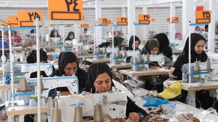 بیتوجهی به قاچاق و حمایت ناکافی از تولیدکنندگان داخلی، صنعت پوشاک را به مرز نابودی کشانده است بیتوجهی به قاچاق و حمایت ناکافی از تولیدکنندگان داخلی، صنعت پوشاک را به مرز نابودی کشانده است