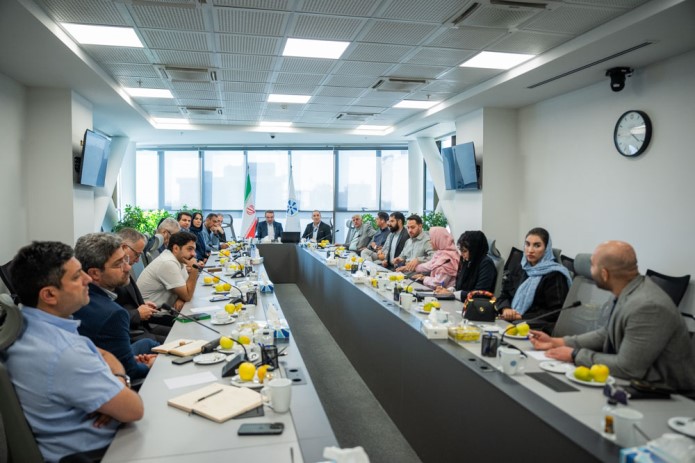 نشست بررسی «مشکلات و الزامات توسعه تولید بدون کارخانه» برگزار شد نشست بررسی «مشکلات و الزامات توسعه تولید بدون کارخانه» برگزار شد