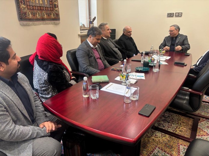 اعضای هیئت تجاری اعزامی به مسکو با رئیس میربیزنس بانک روسیه دیدار کردند. اعضای هیئت تجاری اعزامی به مسکو با رئیس میربیزنس بانک روسیه دیدار کردند.